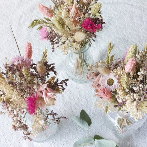 Bouquets de table pour un baptême, réalisés par Sœurettes, atelier de fleurs séchées à Pacé
