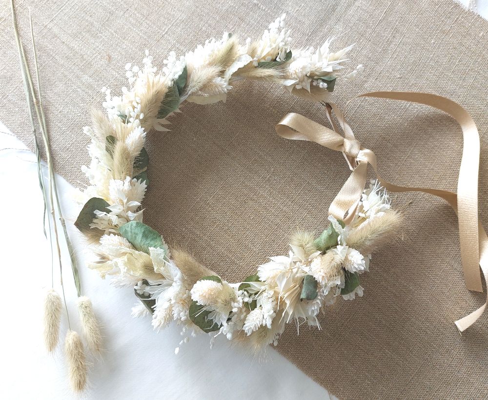 Couronne de tête en fleurs séchées par Sœurettes, atelier de création florale à Pacé Couronne de tête en fleurs séchées par Sœurettes, atelier de création florale à Pacé